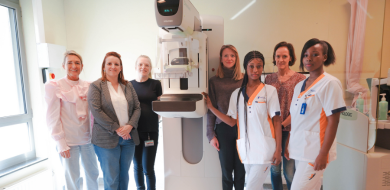 équipe de radiologie à la clinique du sein de la clinique saint-jean à Bruxelles avec le mammographe Hologic 3Dimensions